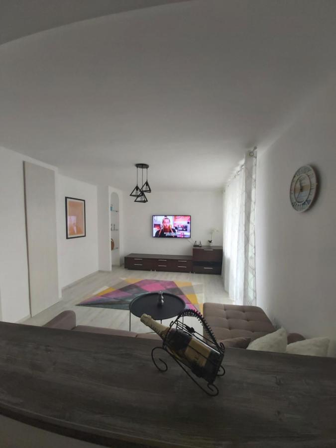 Chic Apartament เดวา ภายนอก รูปภาพ